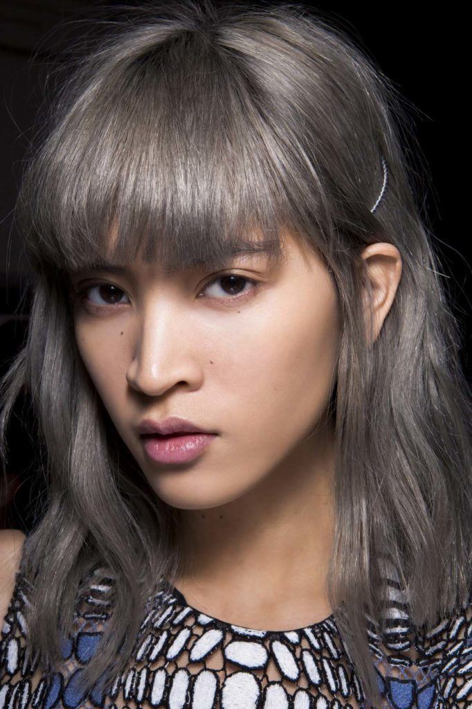 Warna rambut ini cocok untuk mayoritas wanita Indonesia yang berkulit sawo matang. (Foto: Indigitalimages.com)