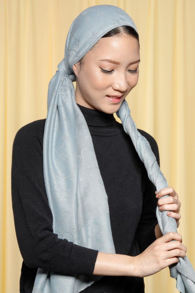 lilitkan syal turban