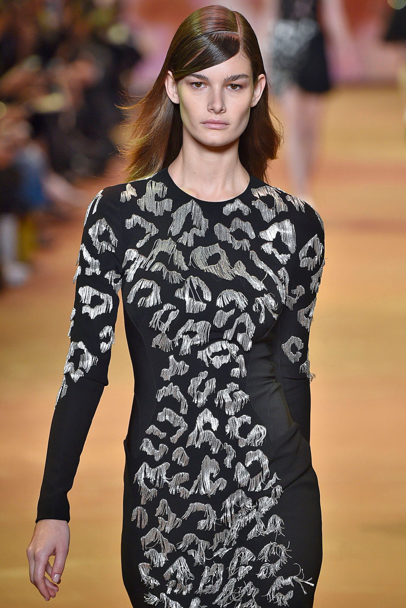 Coba gaya wet look yang manis. (Foto: Shutterstock)