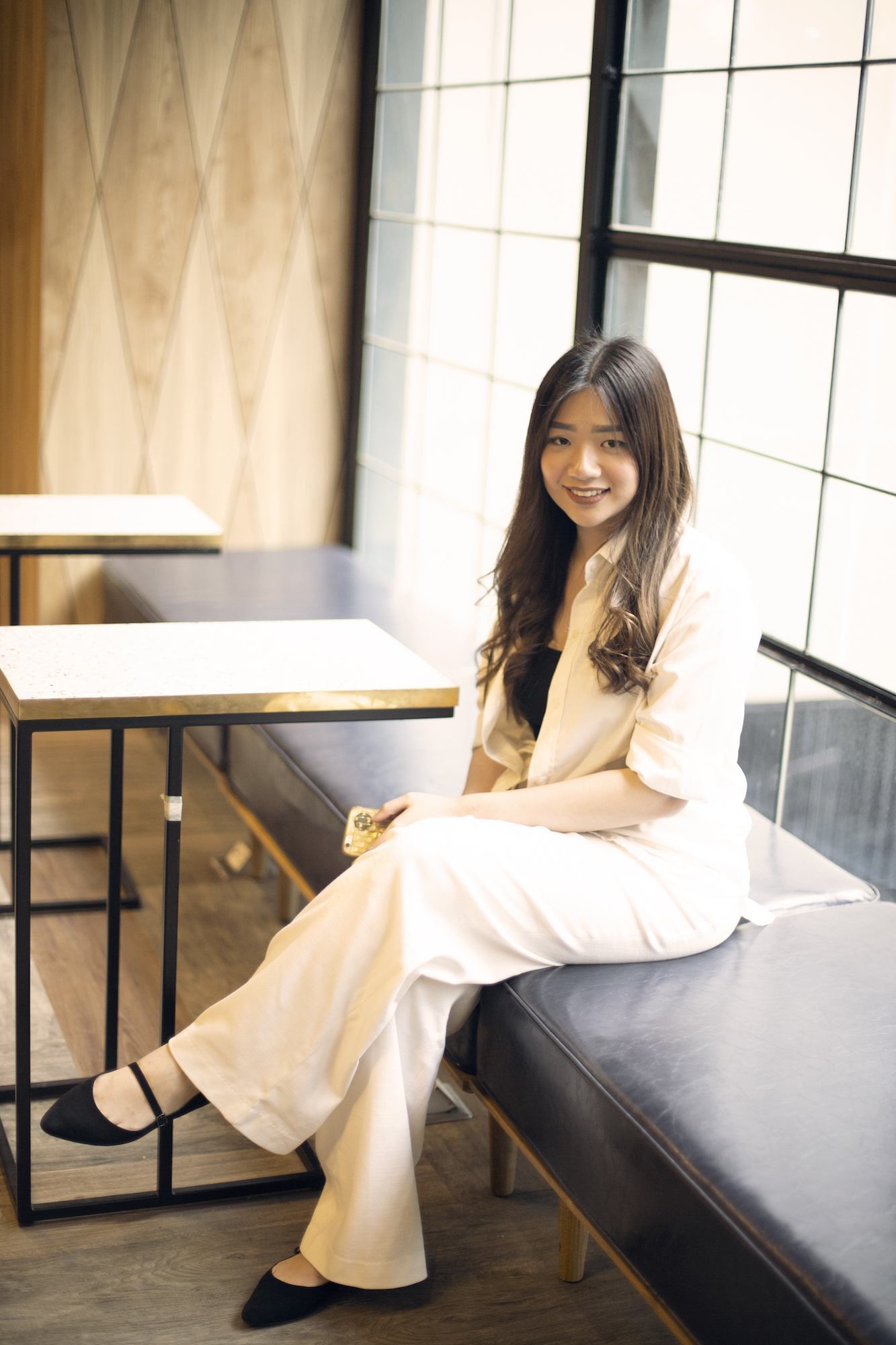 Keriting di bagian tengah hingga ke bawah rambut membuat penampilanmu makin keren. (Foto: Natasha Estelle)