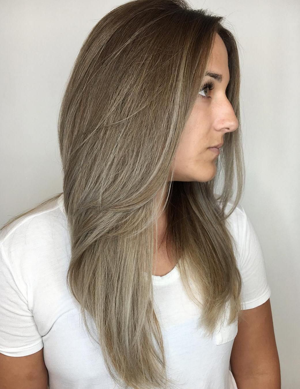 Sentuhan highlight ash grey pada warna medium ash grey bikin tampilan terlihat fresh. (Foto: Pinterest)