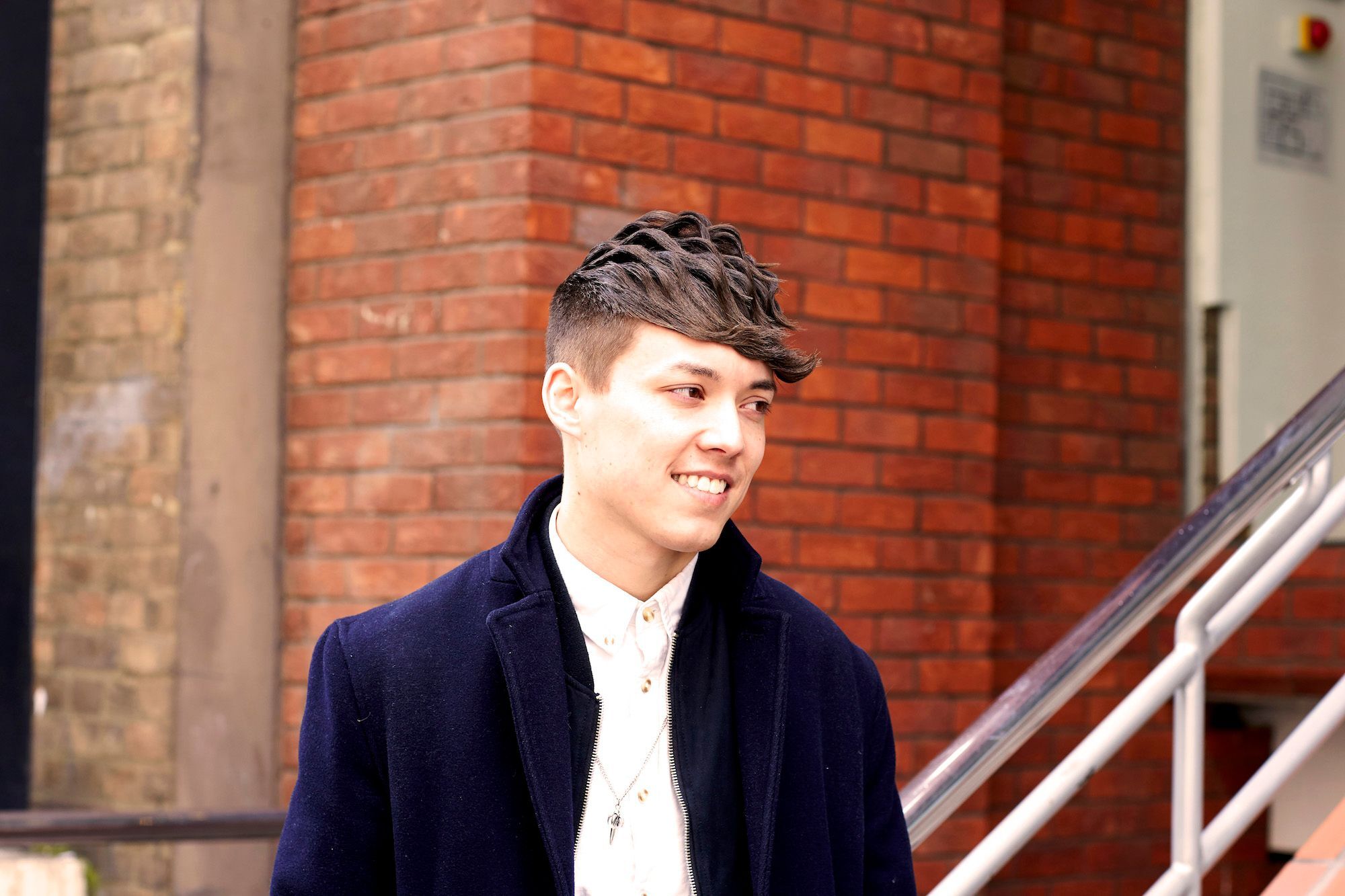 Tidak perlu repot dengan rambut keriting yang susah diatur. (Foto: Dvora)