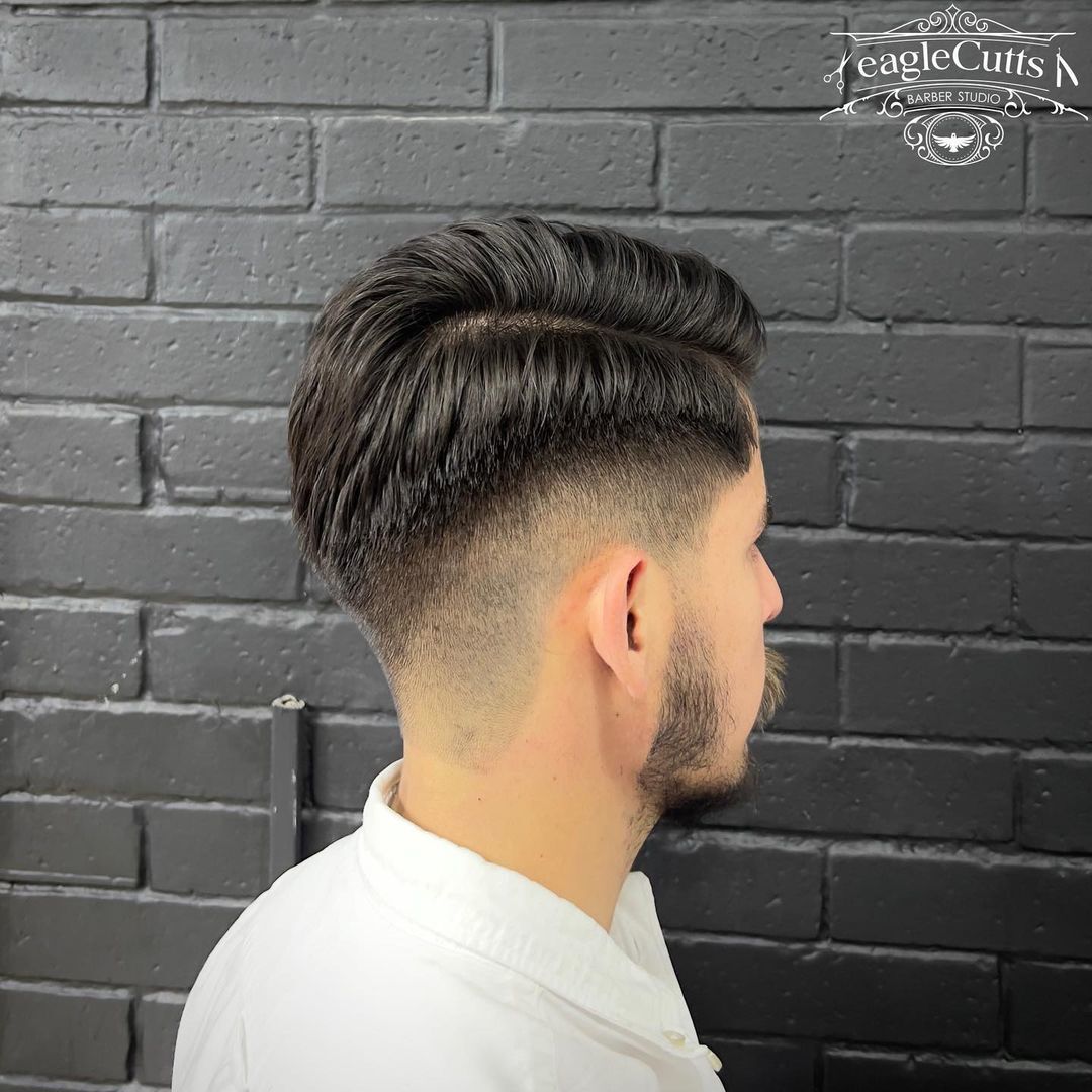 Model lower fade haircut cocok dikombinasikan dengan gaya sisir comb over. (Foto: Instagram/eaglecutts)
