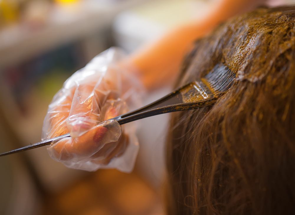 mewarnai rambut dengan henna