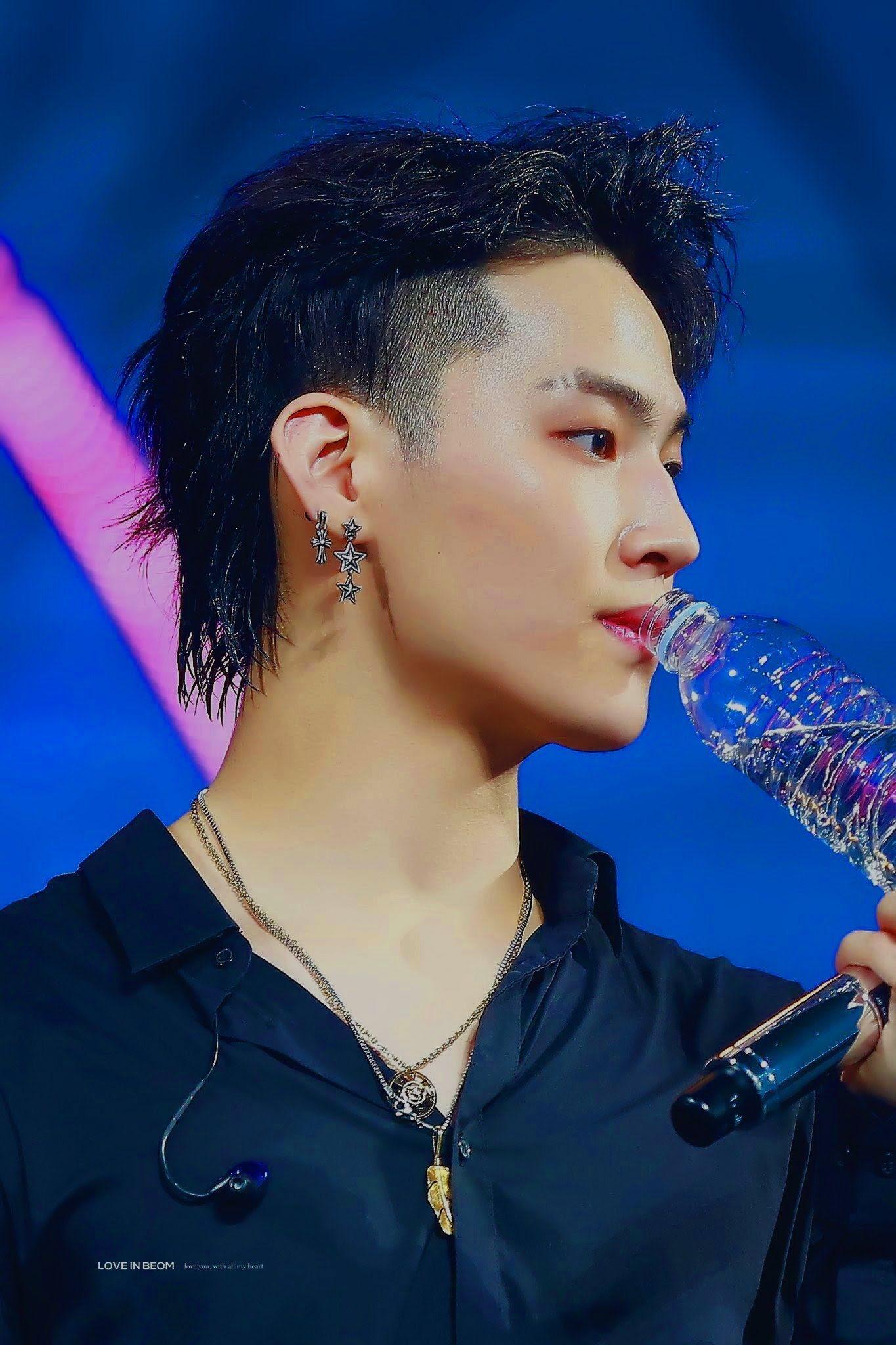 Potongan rambut mullet dengan aksen fade (Foto: Soompi.com)