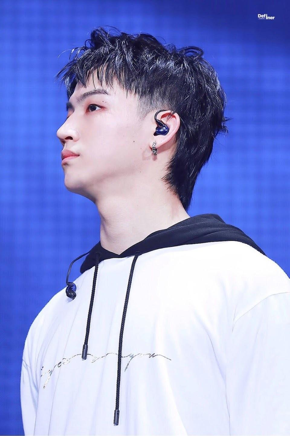 kpop idol jay b dari got7 dengan rambut mullet