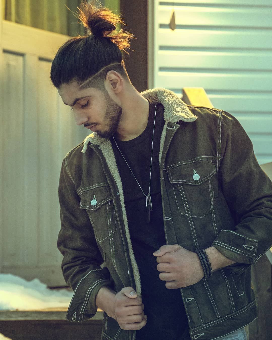 Disconnected man bun panjang