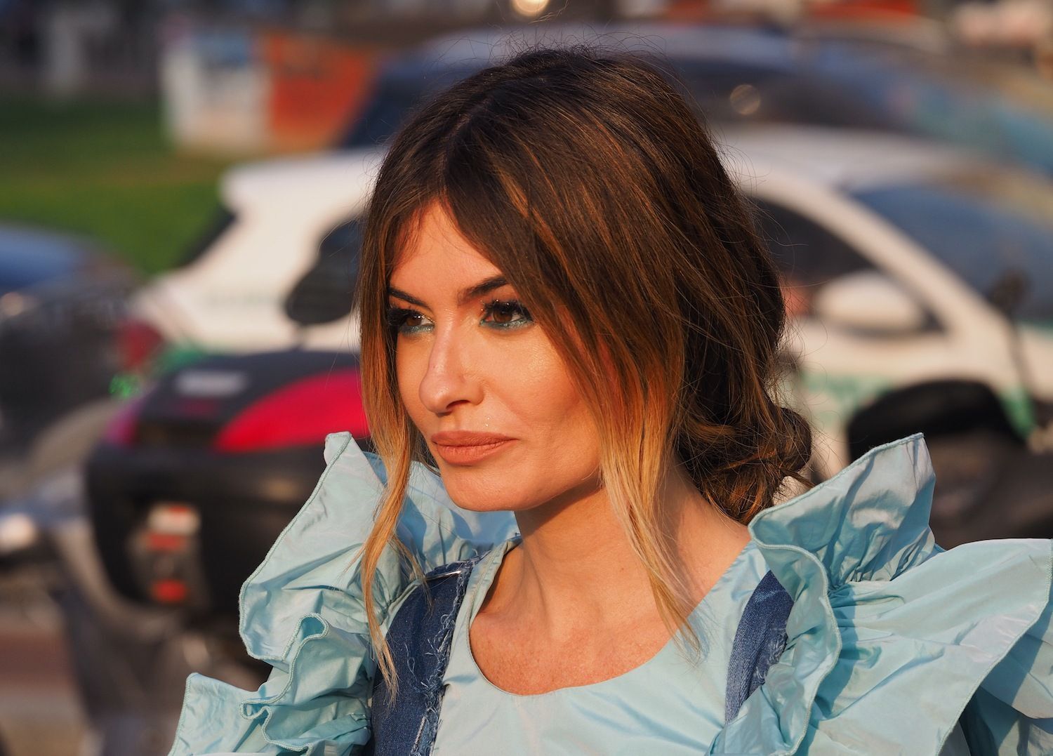 Selain penataan pendek, curtain bangs juga bisa panjang. (Foto: Shutterstock)