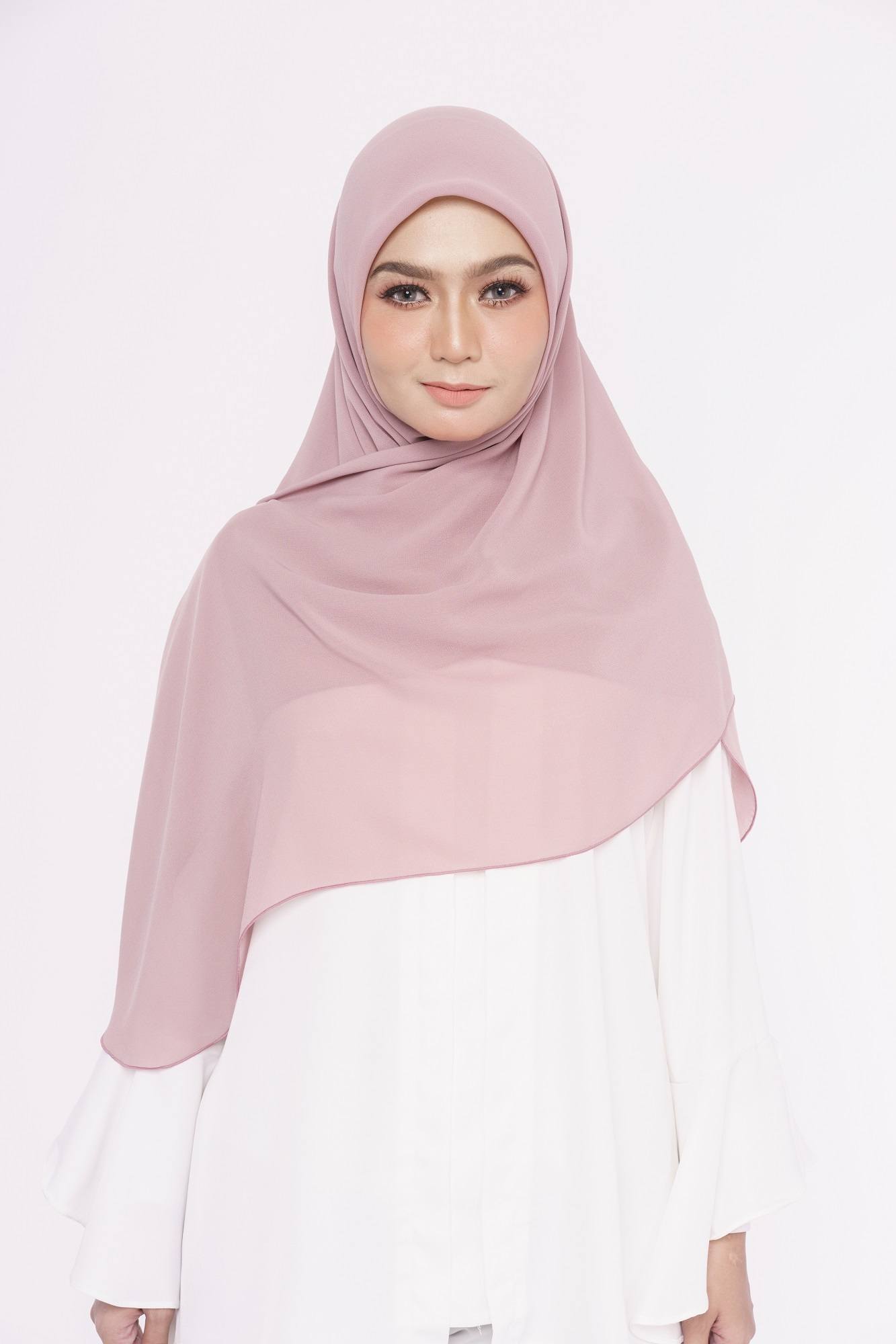 Jenis kerudung segi empat yang banyak dipilih hijabers Indonesia. (Foto: Shutterstock)