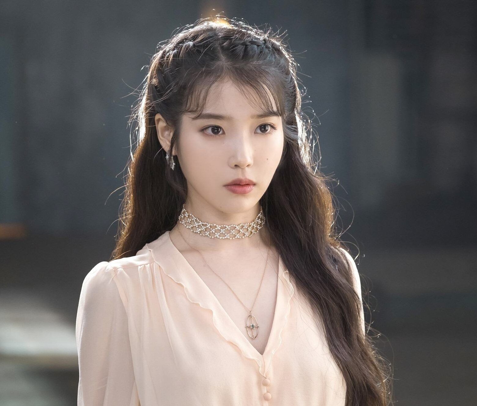 Kepang simple dengan wispy bangs. (Foto: Kpopmap)