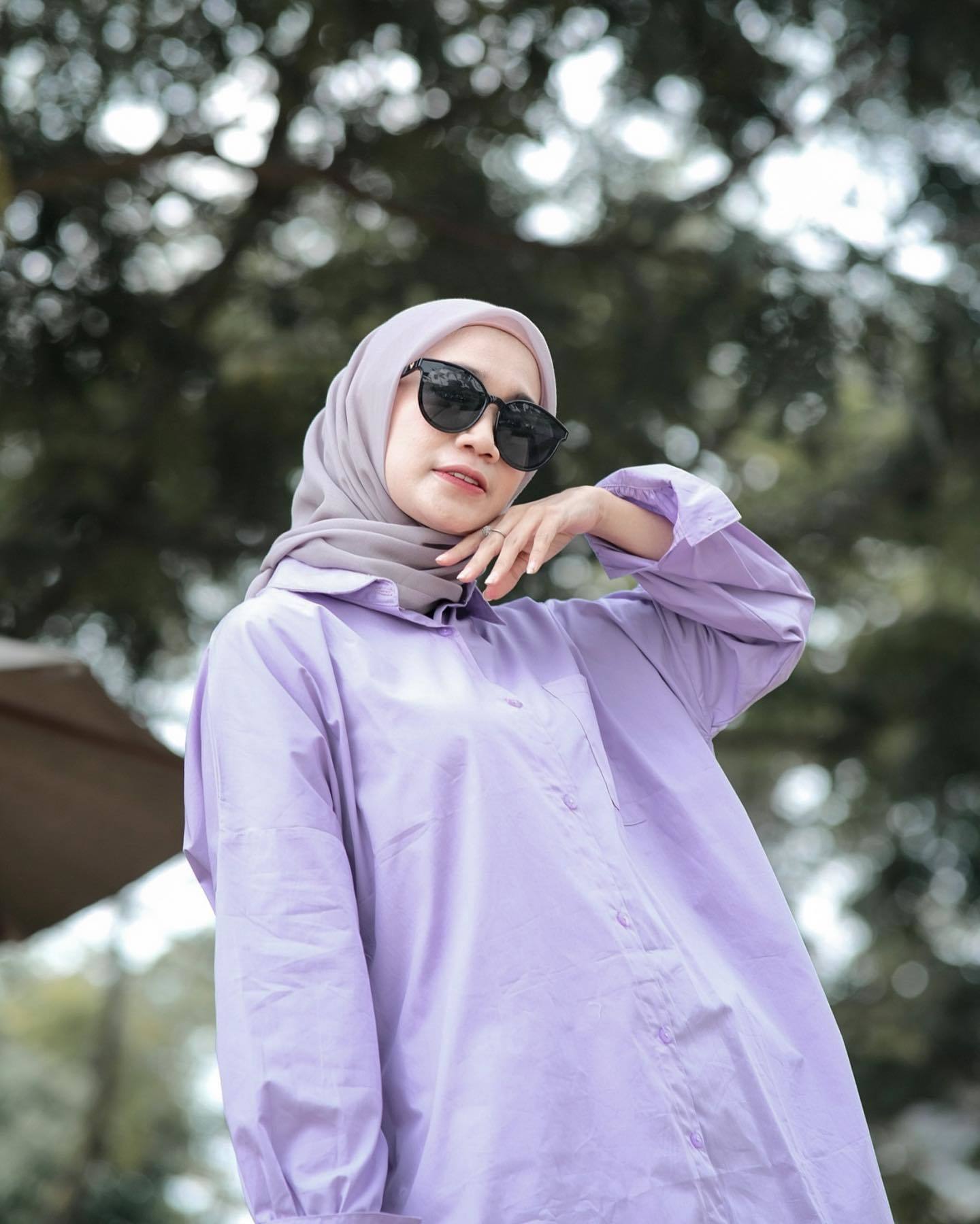Tak masalah pakai dua warna lembut sekalipun! (Foto: Instagram.com/uwiemariska)