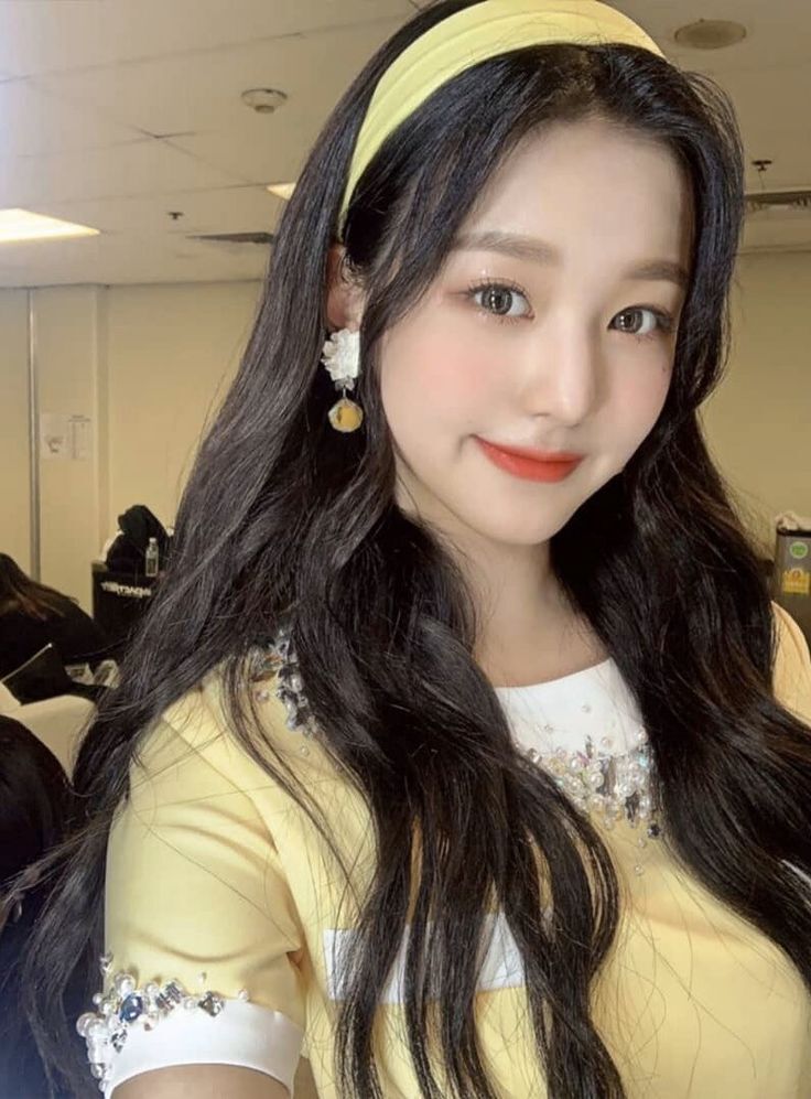 Stylish dengan warna bando dan outfit yang seragam. (Foto: Instagram/@for_everyoung10)