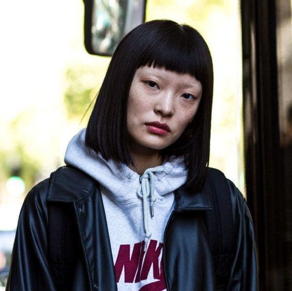 Gaya poni ini membuat wajah persegi terlihat makin tegas. (Foto: Indigitalimages.com)