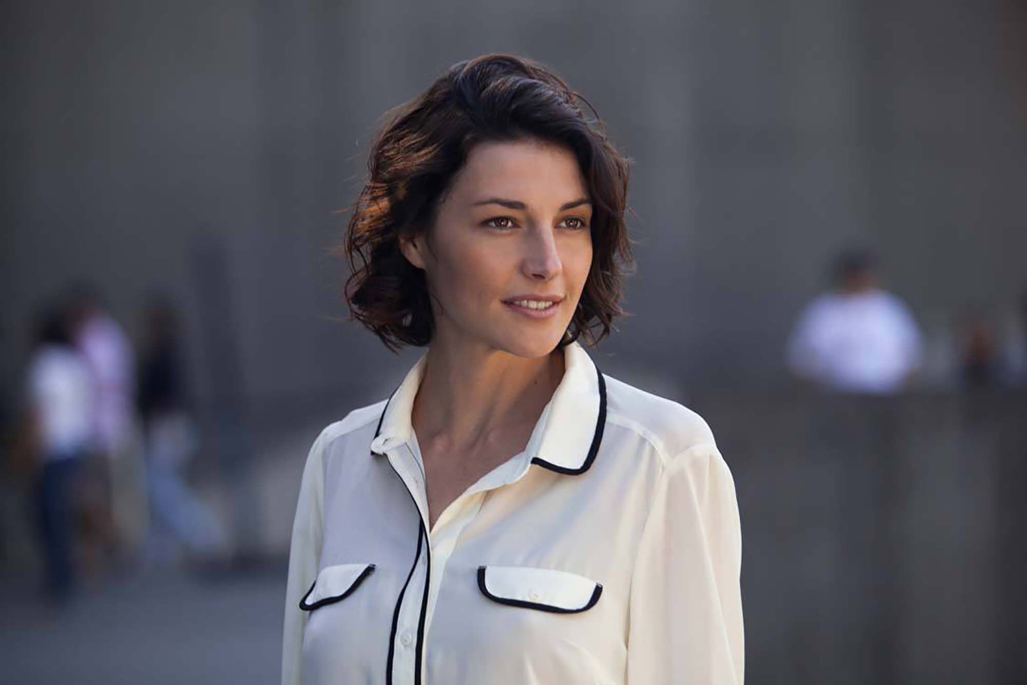 Untuk hasilkan gaya keriting ini, kamu bisa ciptakan dengan mengepang rambutmu semalaman. (Foto: Raquel Burst)