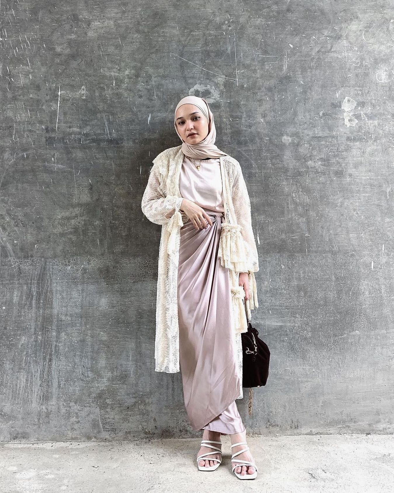 Kebaya outer berbahan brokat cocok untuk acara formal dan kasual. (Foto: Instagram/sorayaulfa15)