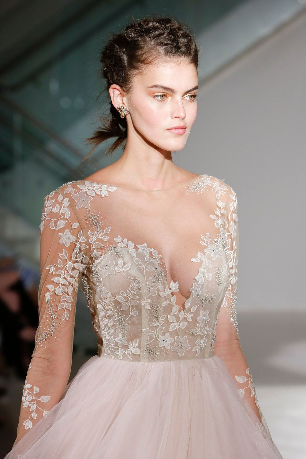 Ingin coba gaya yang versatile untuk semua suasana? Coba gaya ini. (Foto: Indigitalimages.com)