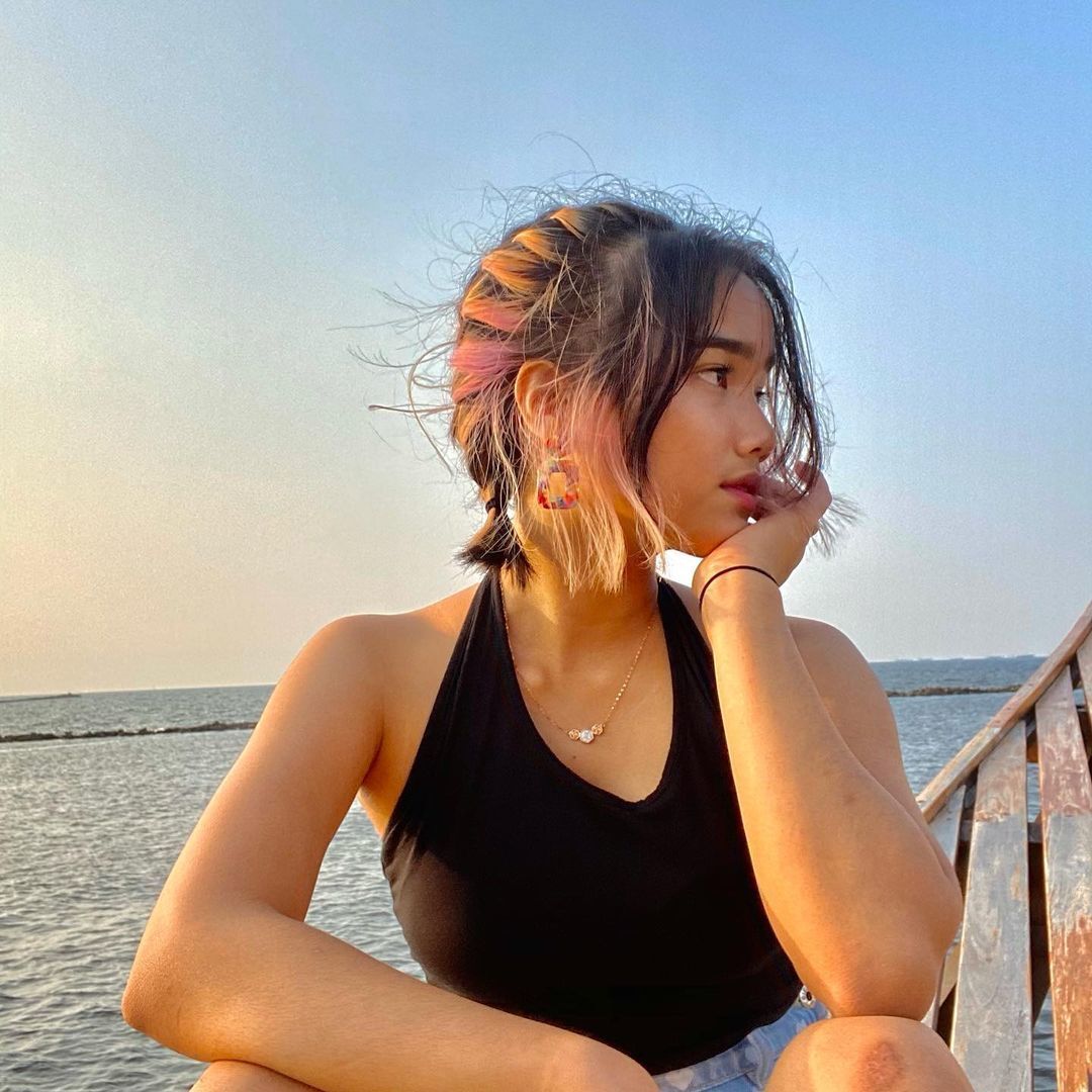 Bagi kamu yang suka lari atau nge-gym, gaya ini bisa jadi pilihanmu. (Foto: instagram.com/fuji_an)