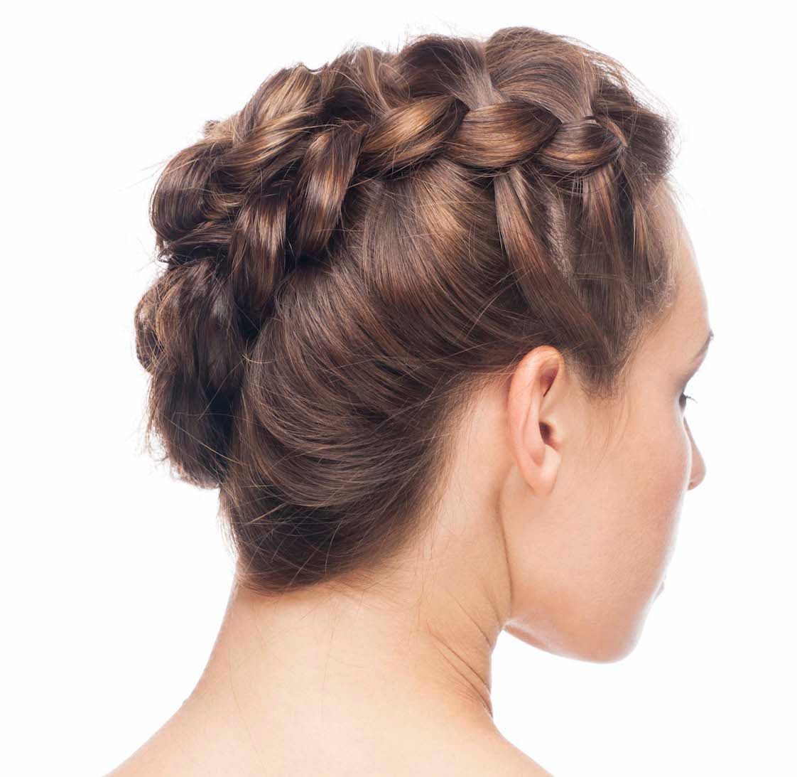 Longgarkan sedikit kepanganmu untuk dapatkan faux hawk yang sempurna. (Foto: iStock by Getty Images)