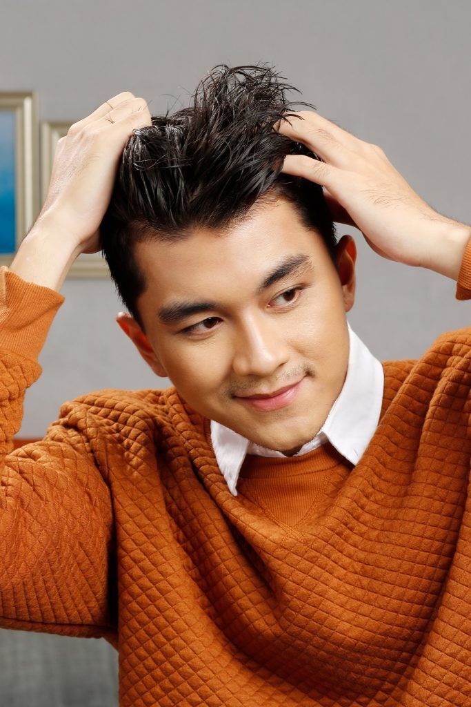 pria berambut pendek rapi