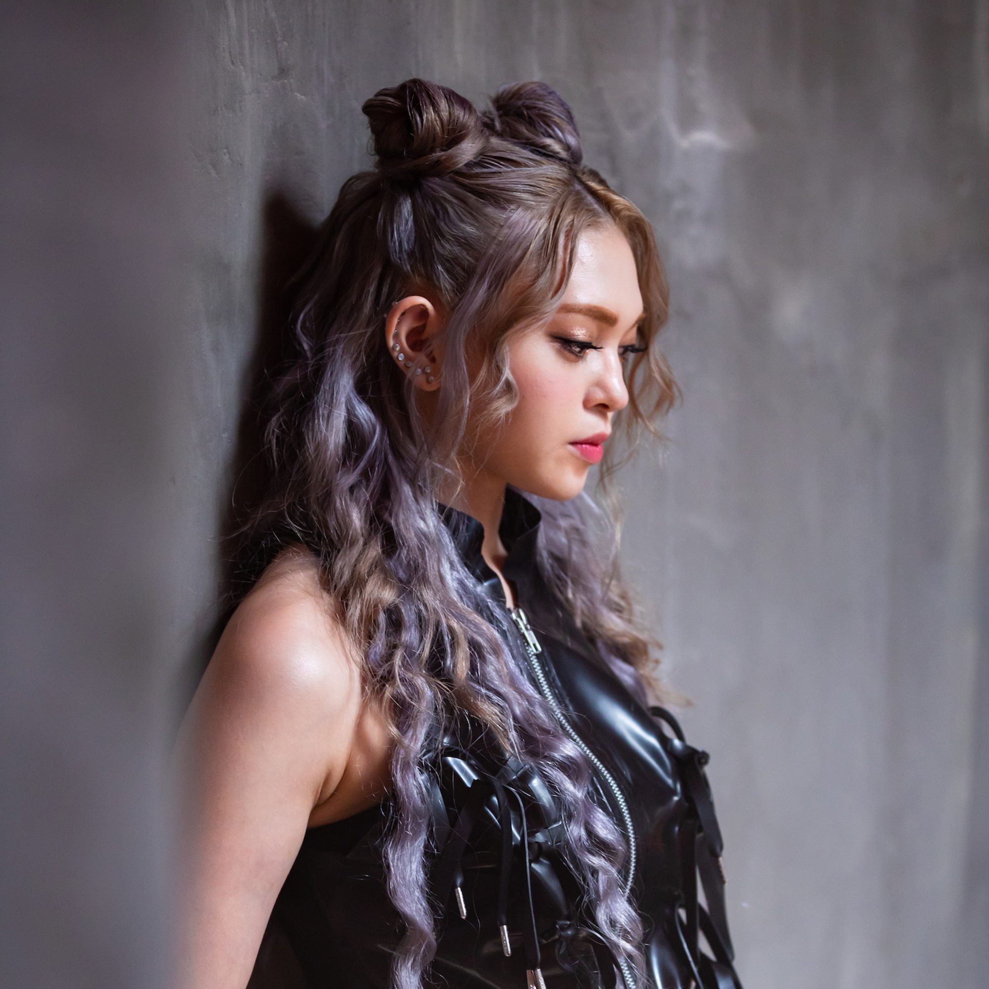 Mau divariasikan dengan space bun juga bisa! (Foto: instagram/alexa_zbofficial)