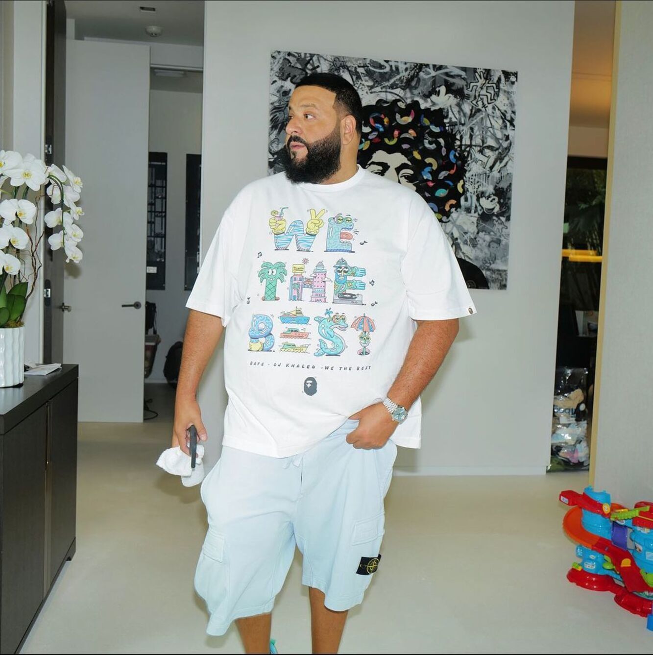 Pada model rambut buzz cut (cepak) kamu bisa menambahkan jenggot agar pipi lebih tirus.  (Foto: Instagram/djkhaled) 