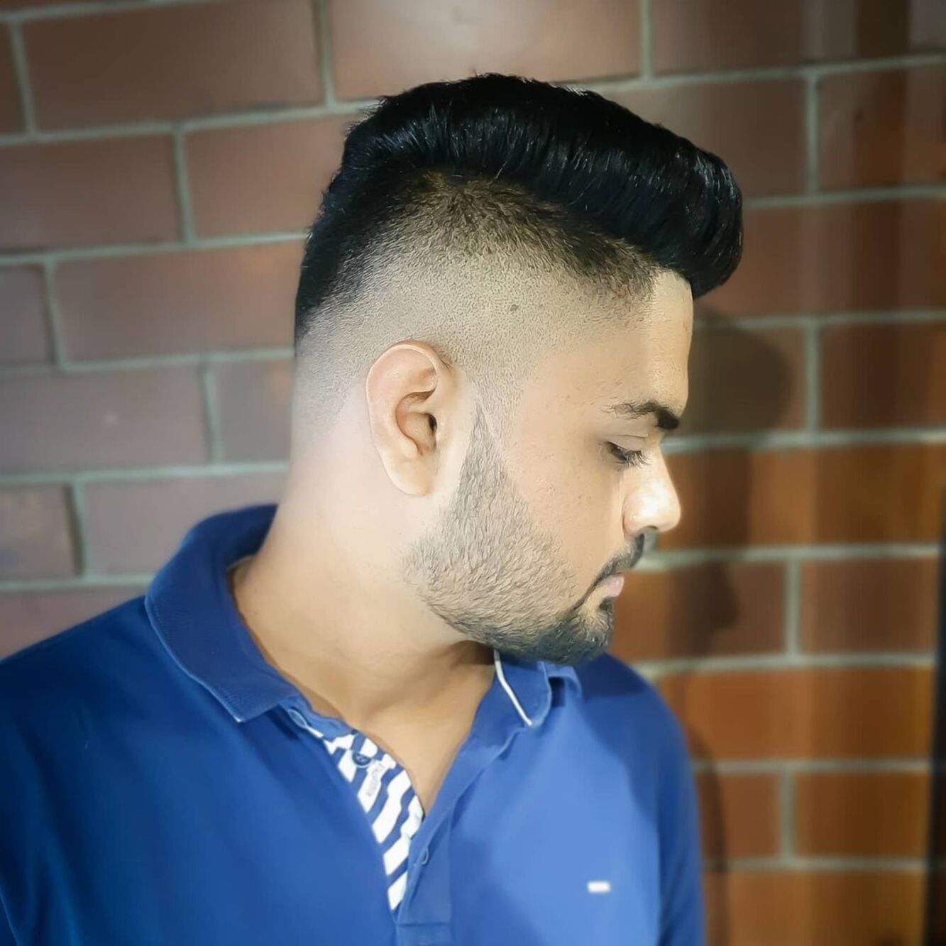 Model rambut quiff bisa lebih cool jika dikombinasikan dengan fade haircut, lho. (Foto: Instagram/lbthehairstudio). 