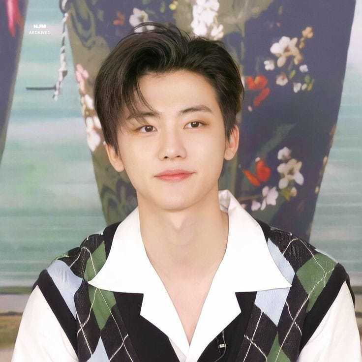 Gaya rambut belah samping Korea sedang jadi hype, menatanya pun mudah. (Foto: NJM Archived)