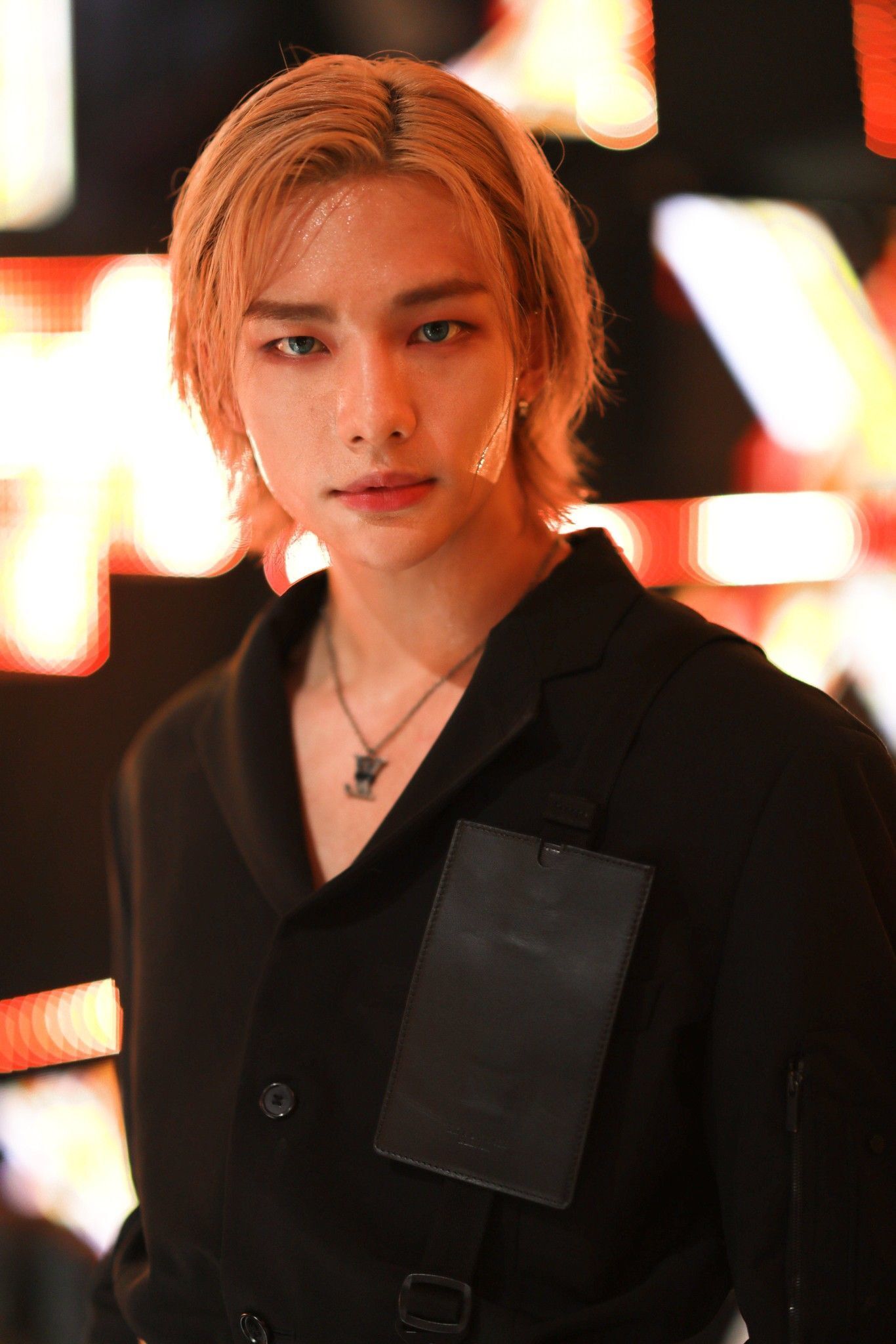 Potongan ber-layer di bagian depan dan sisi-sisinya membuat rambut medium semakin unik. (Foto: Pinterest)