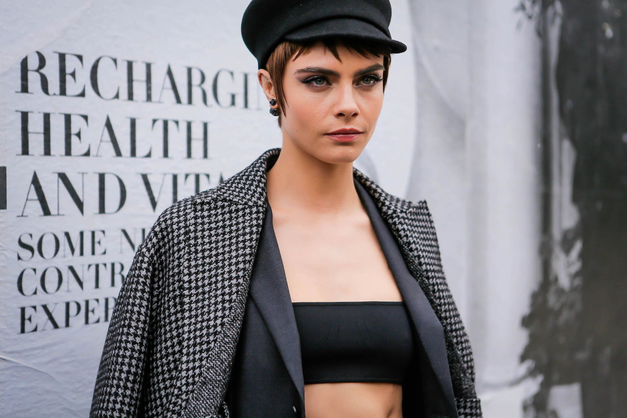 Super model ini sukses tampil keren dengan potongan rambut pixie. (Foto: Indigitalimages.com)