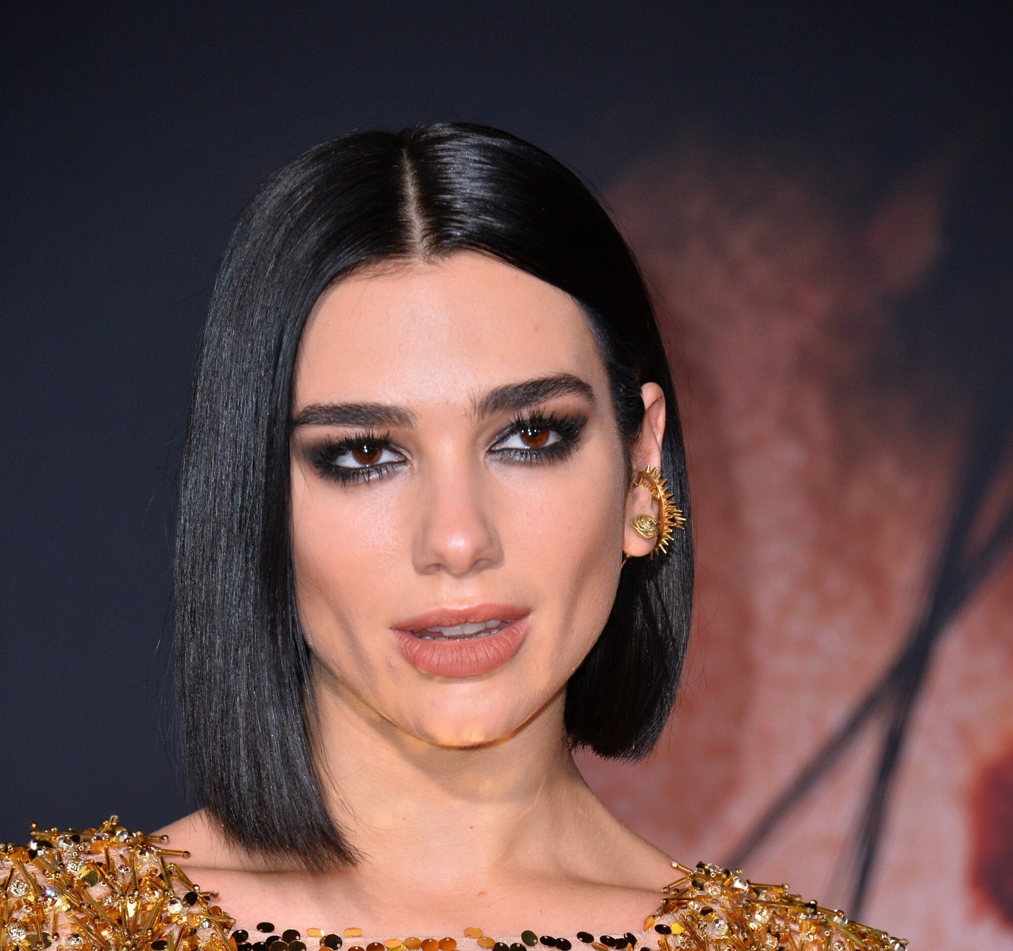 model rambut wanita leo dua lipa