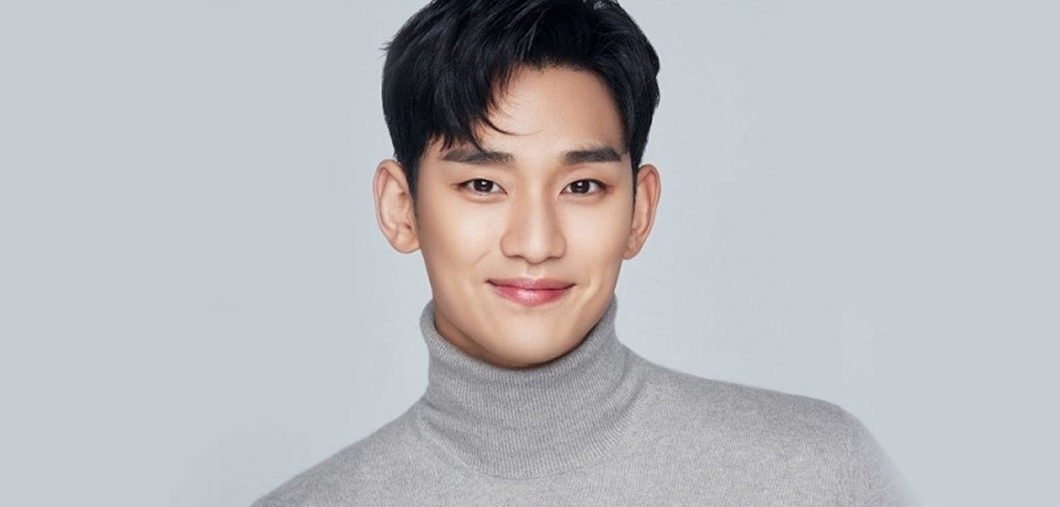 Kim Soo Hyun dengan model rambut comma hair