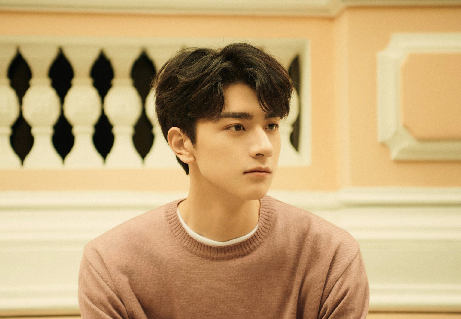 model rambut korea comma hair belah samping