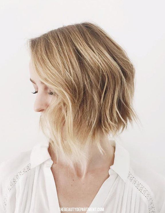 Jangan kelewat nyaman dengan rambut lurus! Coba model gelombang yang sangat loose. (Foto: The Beauty Department)