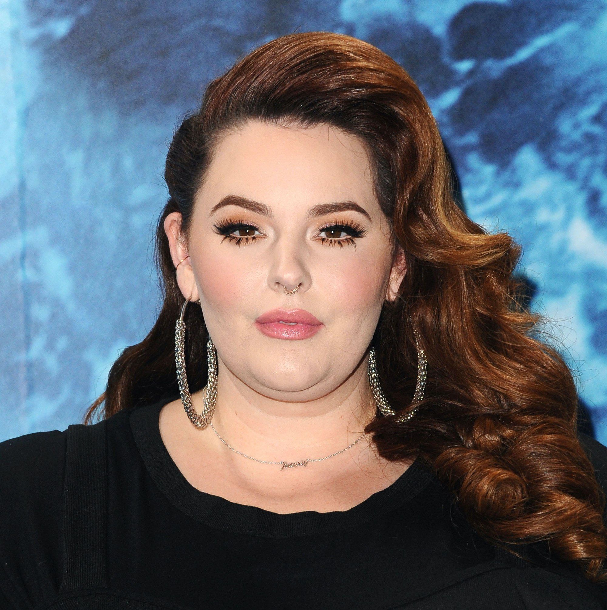 Coba gaya asimetris yang wavy. (Foto: Shutterstock)