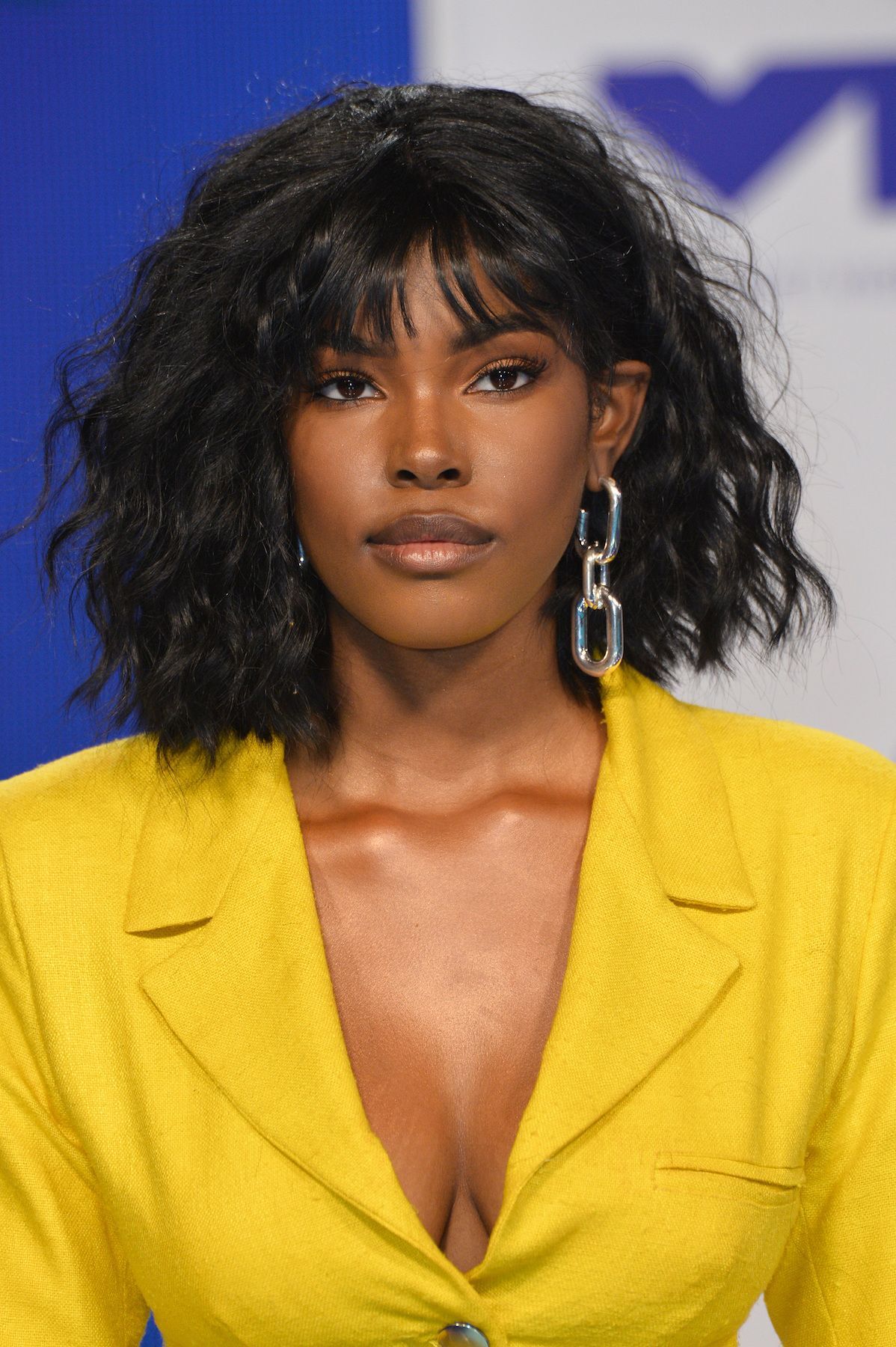 Model rambut choppy layer pada rambut keriting. (Foto: Shutterstock)