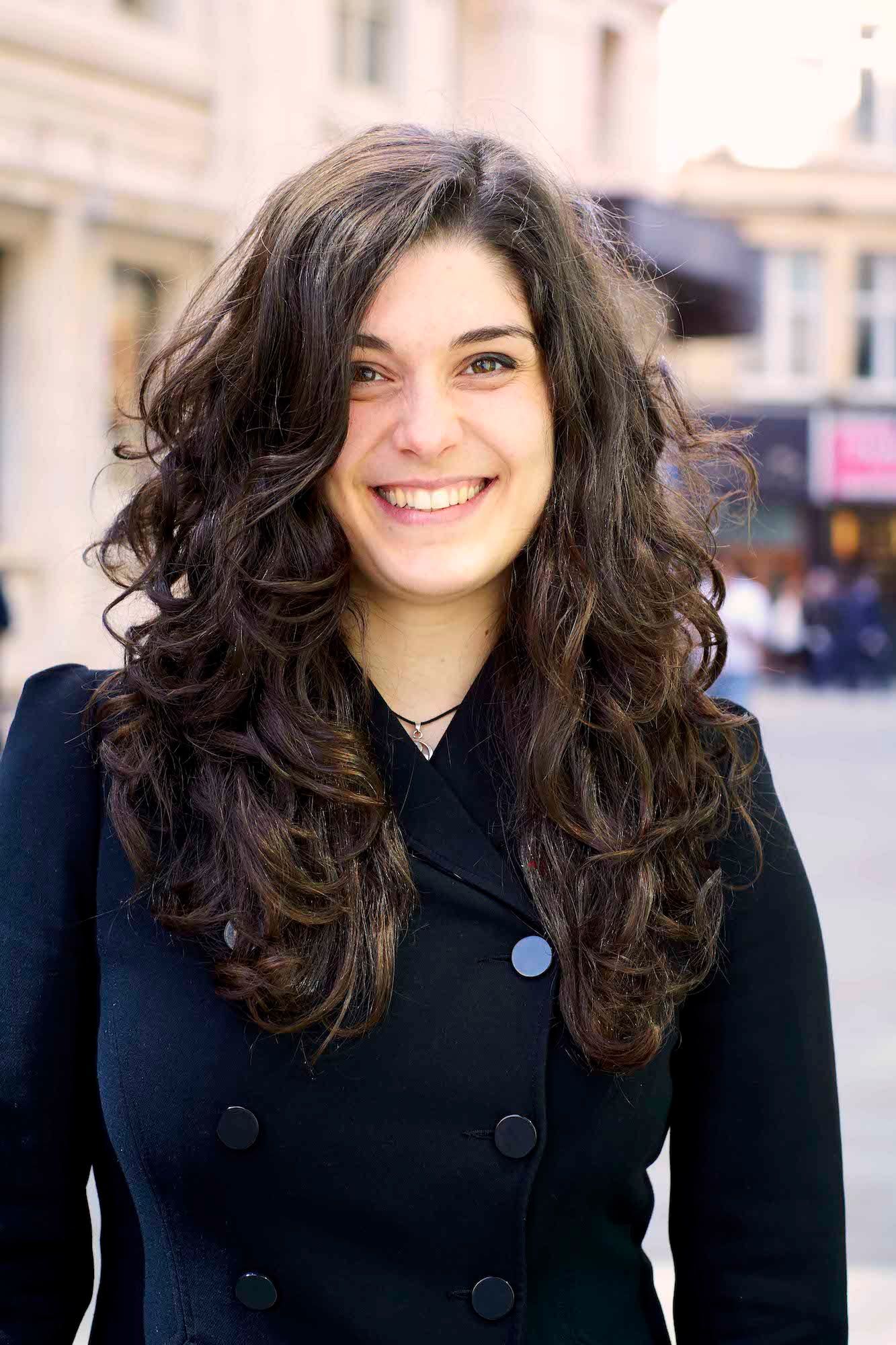 Model rambut keriting intense.