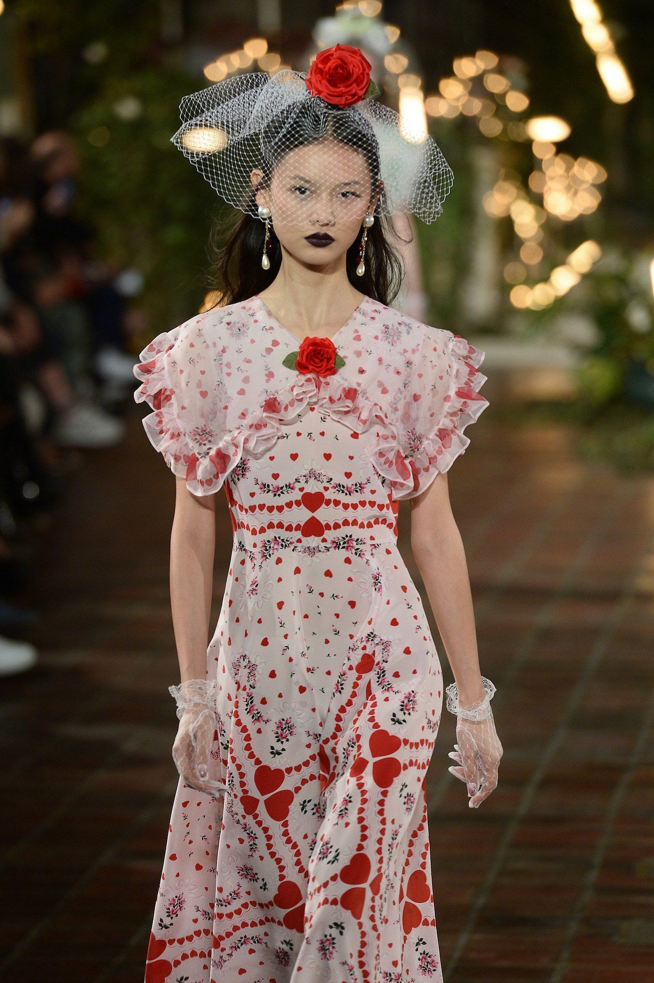 Apakah kamu cukup pede untuk bergaya seperti ini sehari-hari? (Foto: Getty Images)