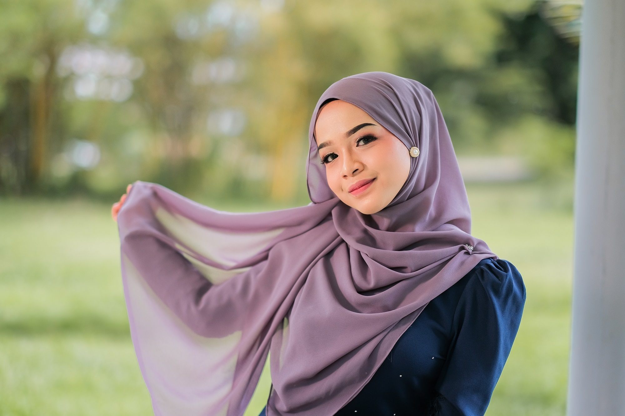 Hijaber memakai pashmina