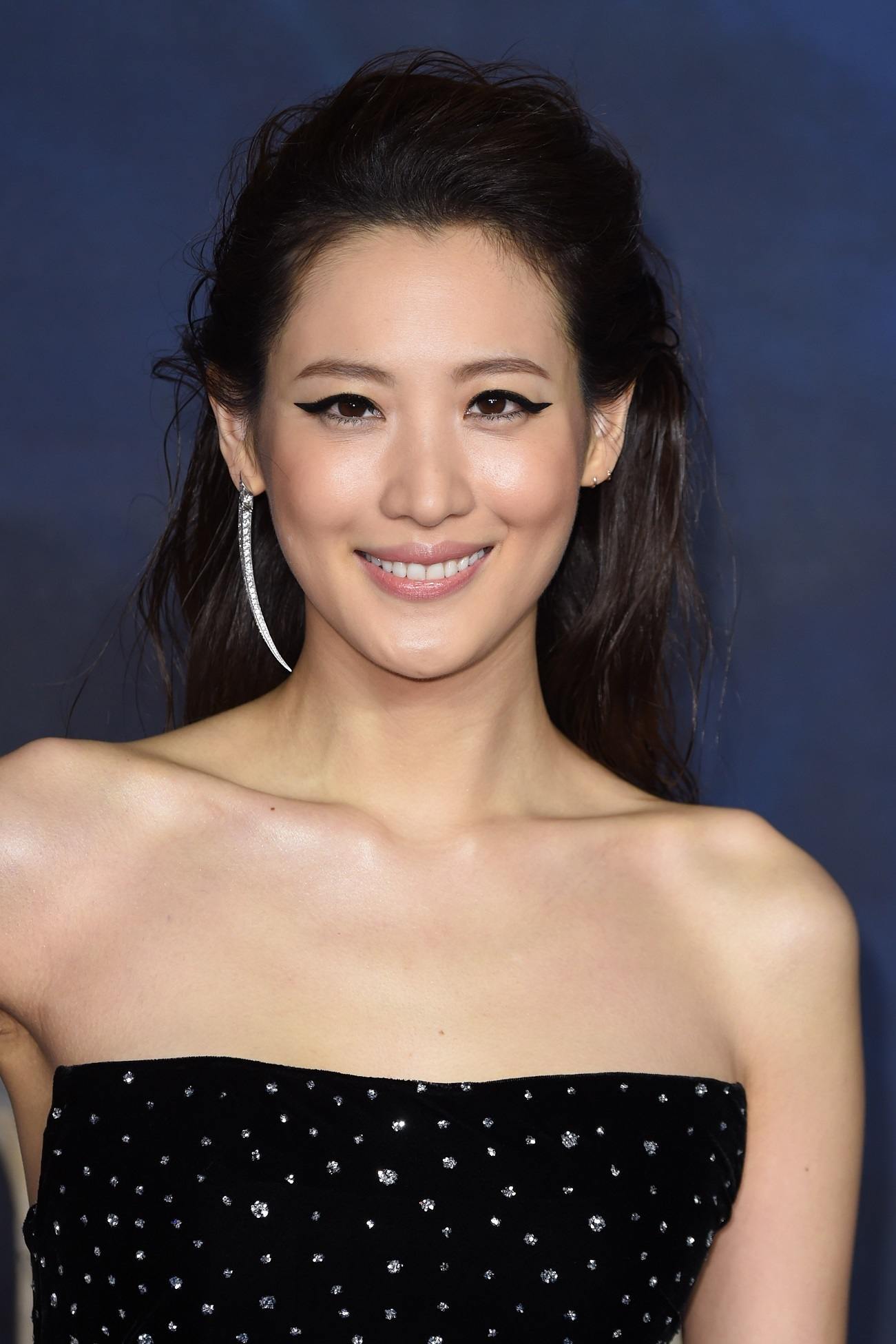 rambut hitam claudia kim