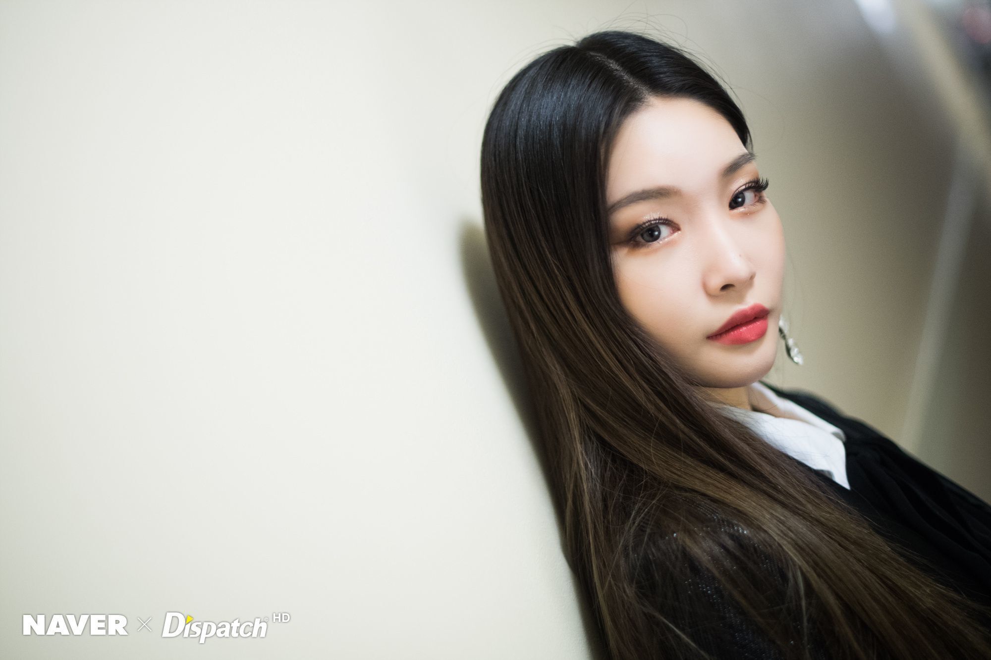 Chungha with black hair Kpopping