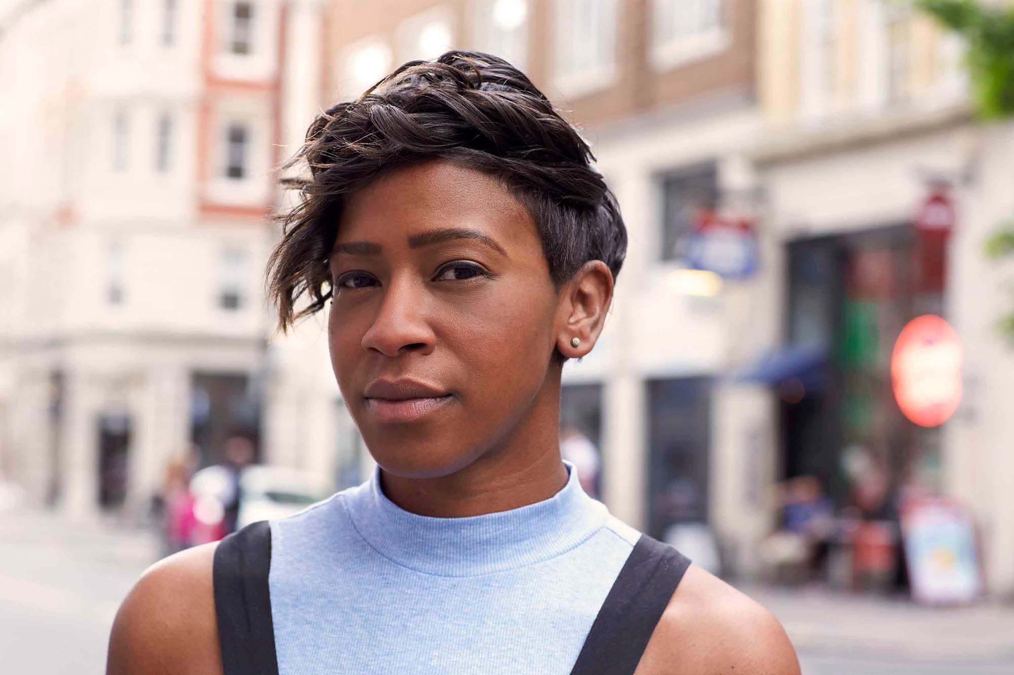 Model rambut bob pendek pixie.