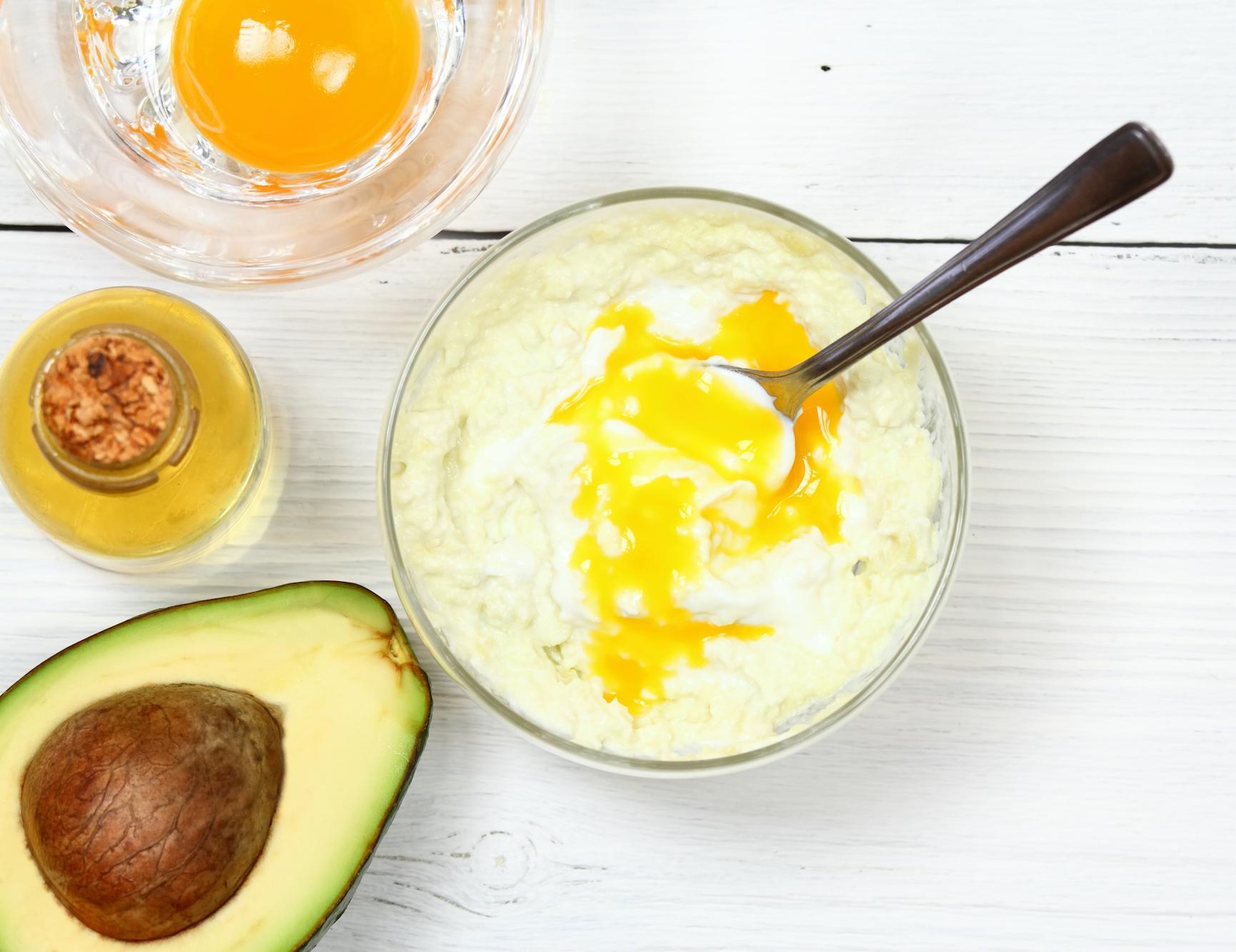 masker rambut alami dari bahan alpukat