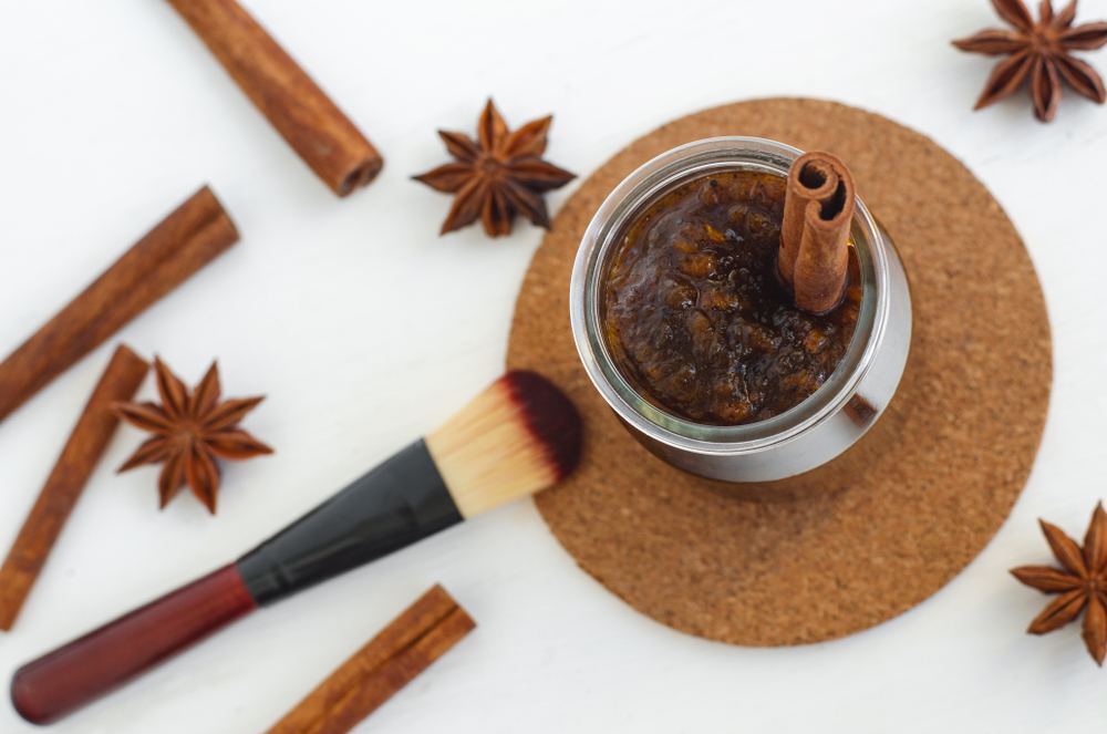 Masker rambut alami kayu manis