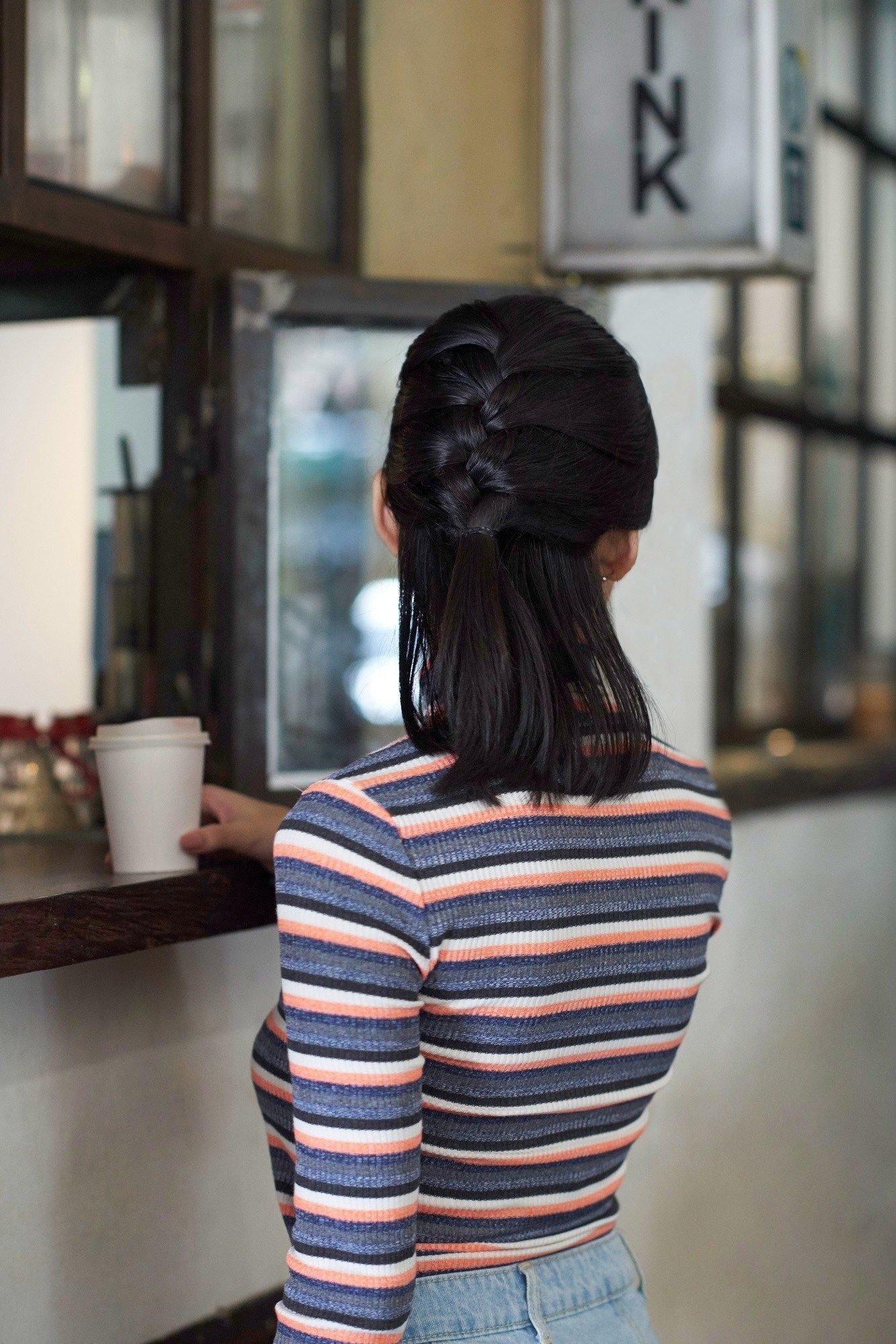 Gaya rambut half french braid untuk si rambut bob.  (Foto: Hariono Halim)