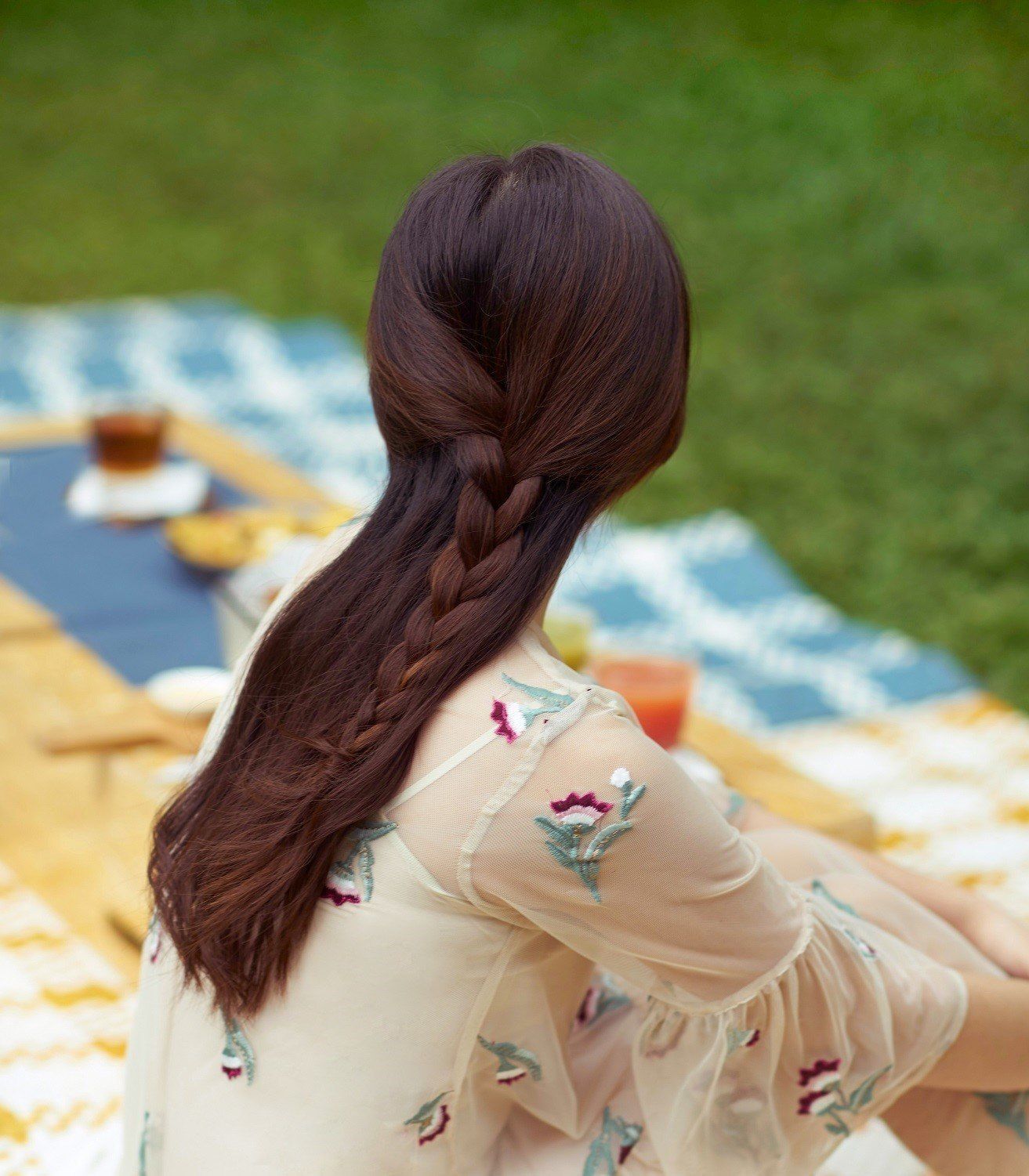 gaya rambut kasual dengan model rambut braided ponytail