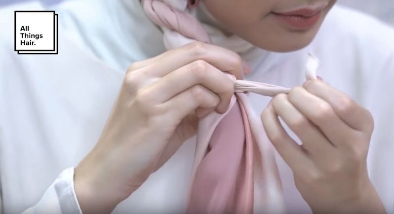 Dhana Xaviera menata hijab pesta