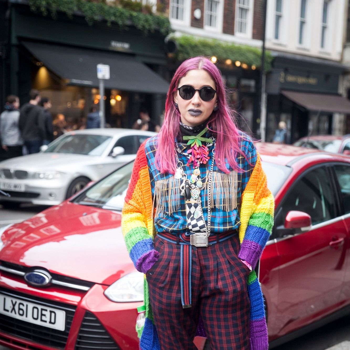 Warna rambut vivid ini masih jadi favorit. (Foto: Shutterstock)