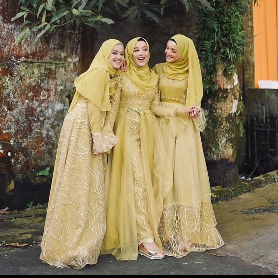Tampil syar’i kenakan dress muslimah yang chic. (Foto: Instagram @inspirasi_kebaya)