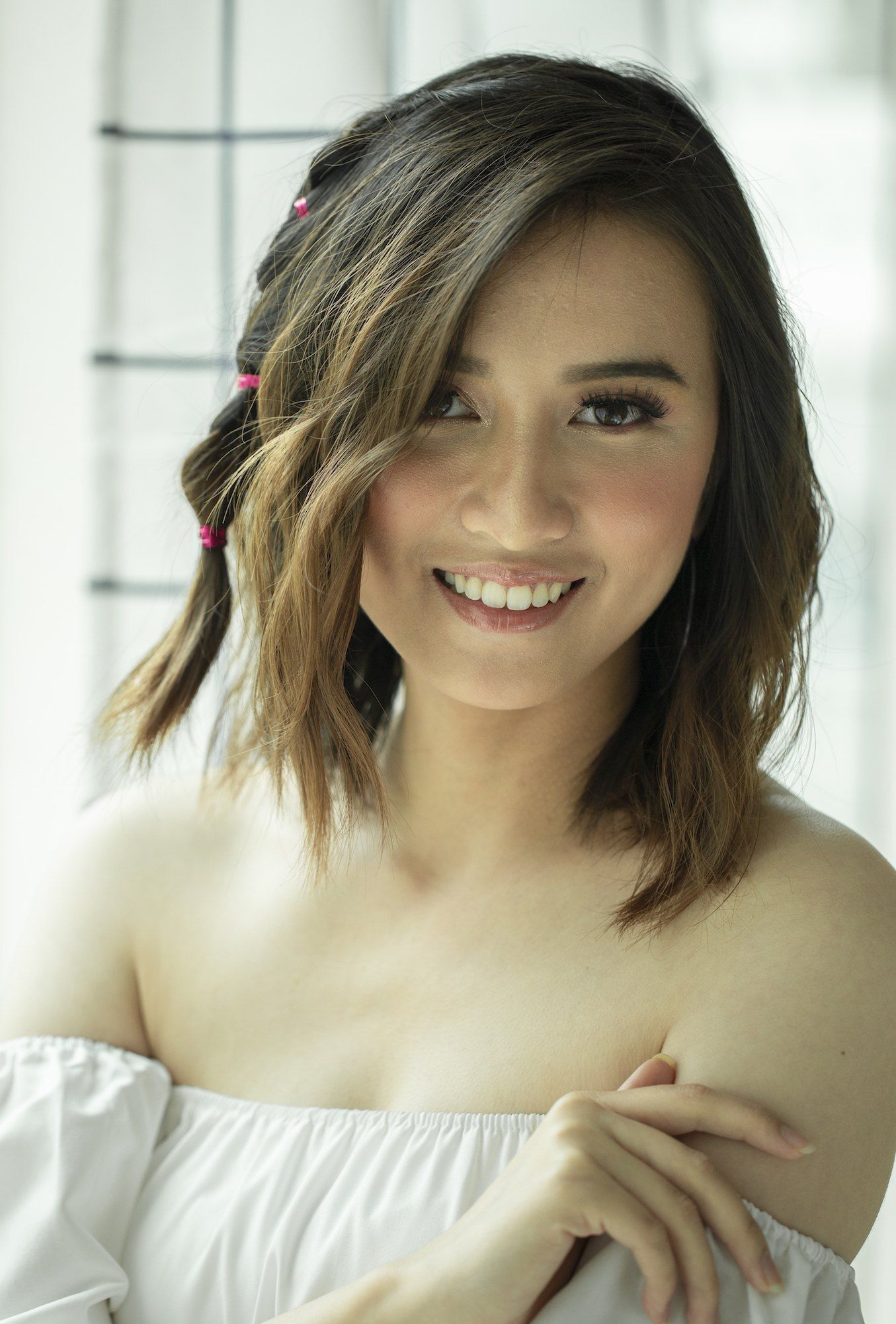 Padukan dengan gaya wavy yang chic. (Foto: Natasha Estelle)