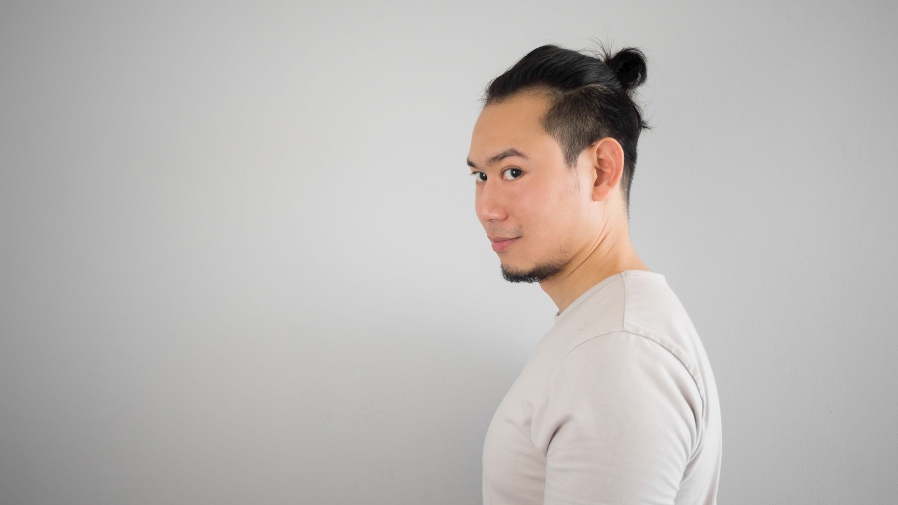 pria-dengan-gaya-rambut-man-bun